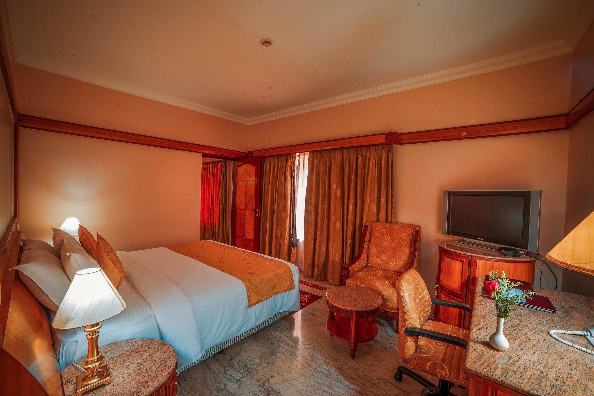 Raj Park Hotel Chennai Exteriör bild