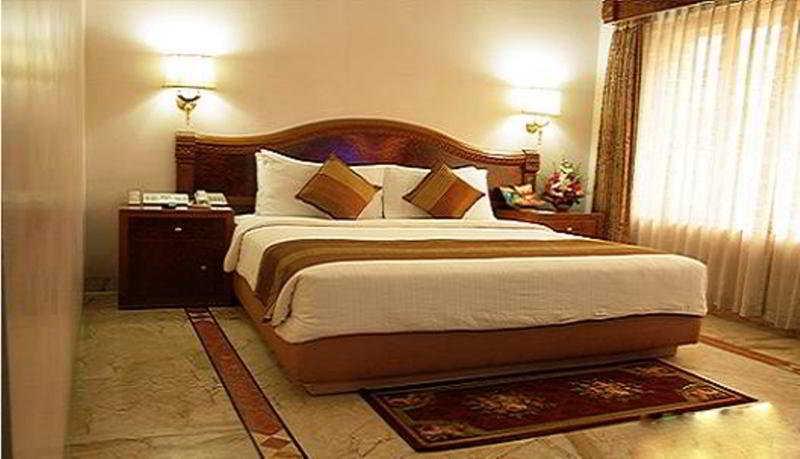 Raj Park Hotel Chennai Exteriör bild