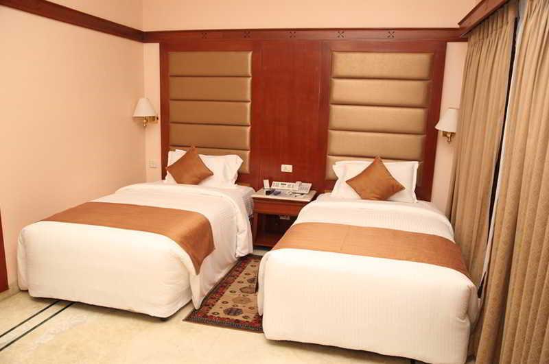 Raj Park Hotel Chennai Exteriör bild