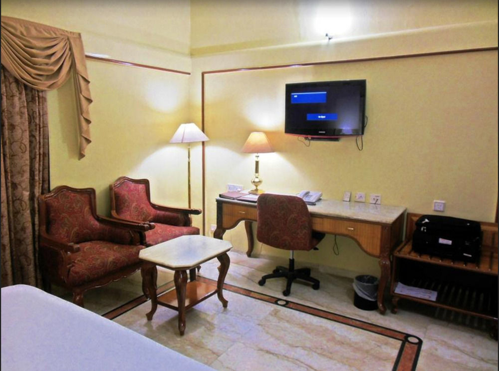 Raj Park Hotel Chennai Exteriör bild