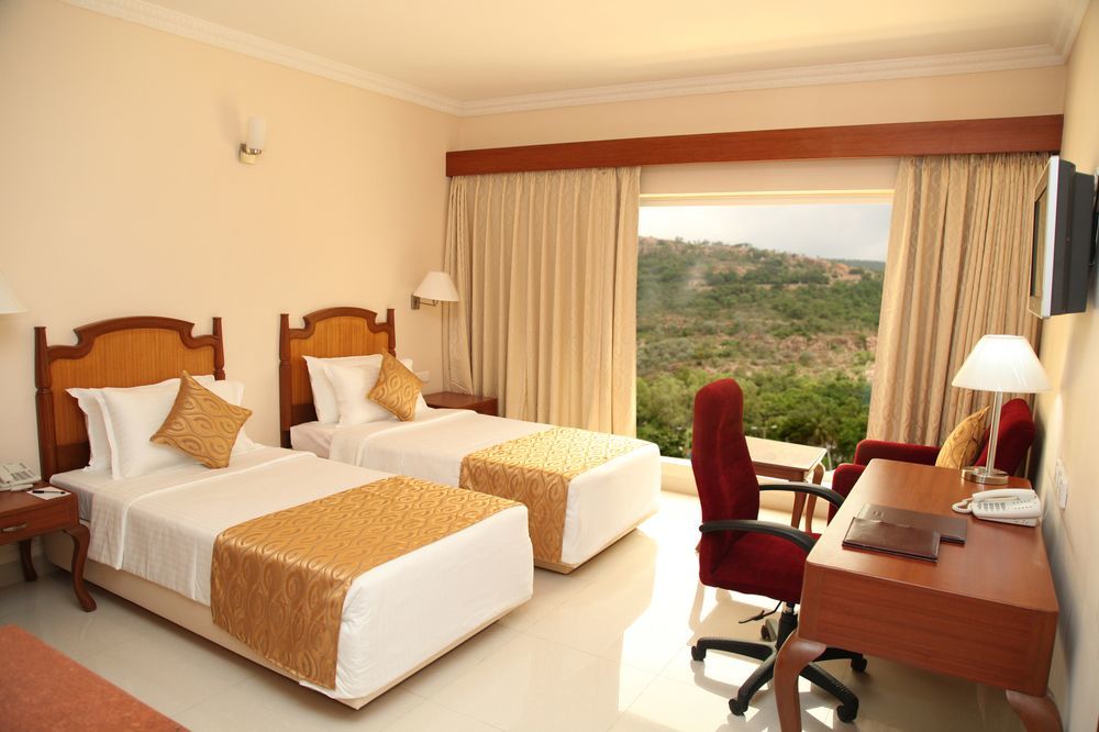 Raj Park Hotel Chennai Exteriör bild