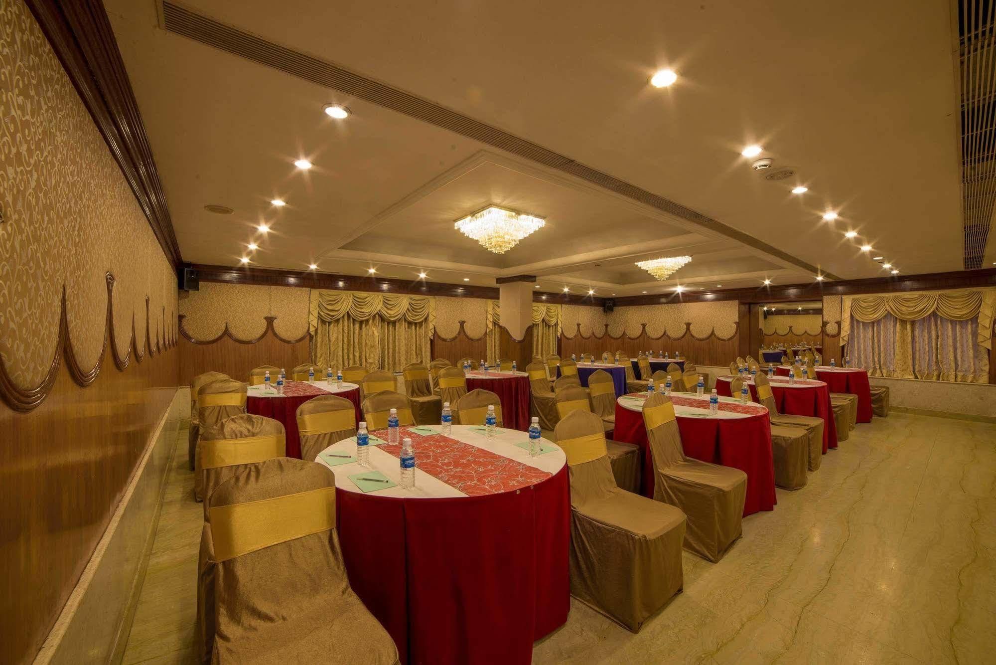Raj Park Hotel Chennai Exteriör bild