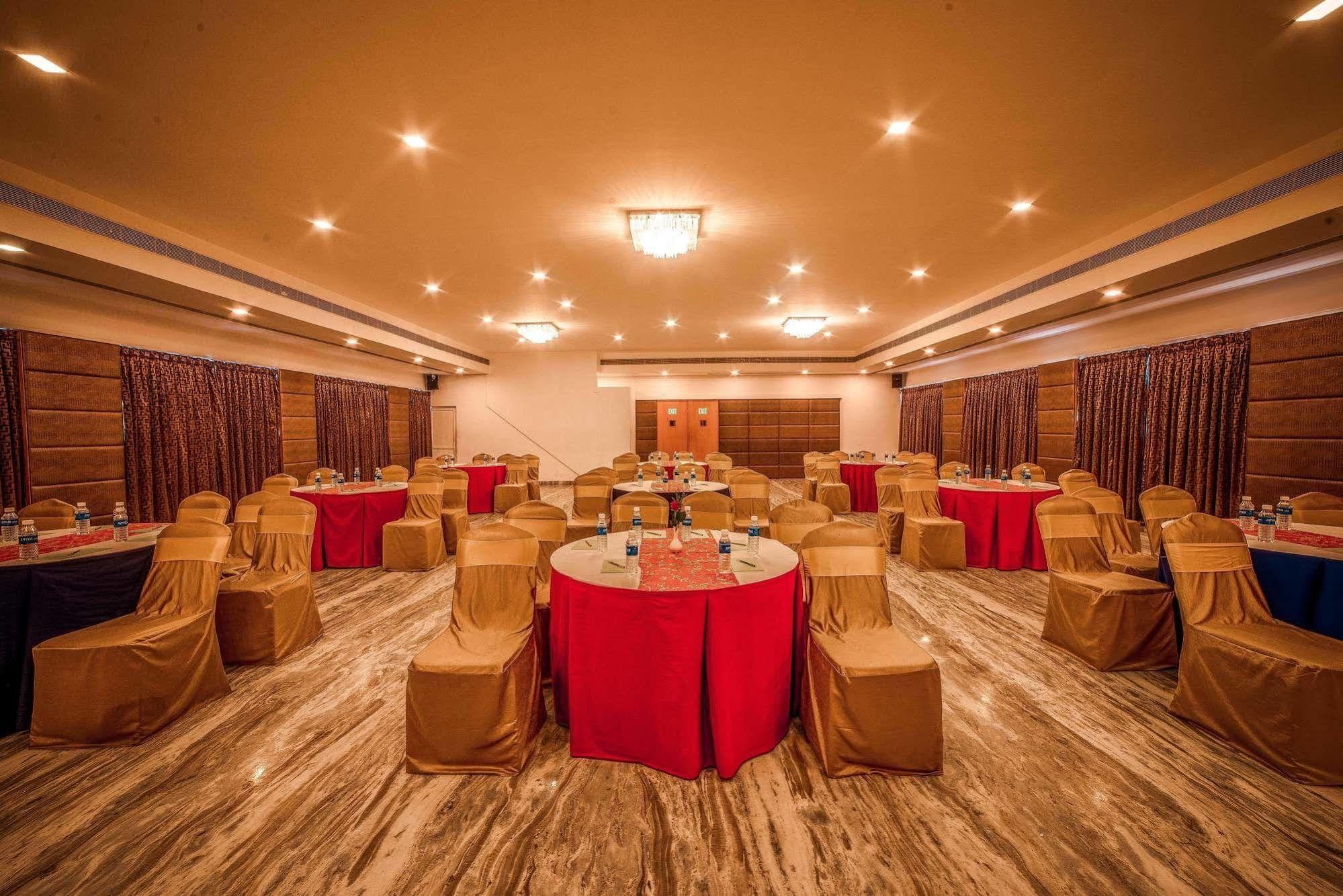 Raj Park Hotel Chennai Exteriör bild