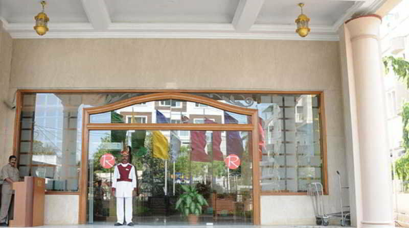 Raj Park Hotel Chennai Exteriör bild